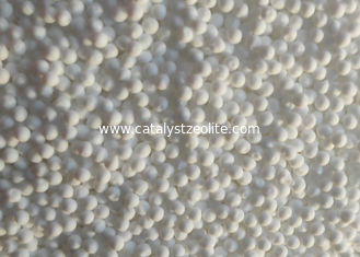 resistenza a compressione del poro di 1.6mm alta del volume del catalizzatore dell'allumina del trasportatore più grande 1.8mm delle sfere