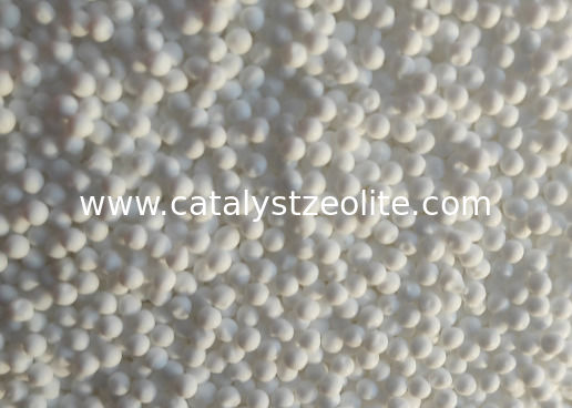 resistenza a compressione del poro di 1.6mm alta del volume del catalizzatore dell'allumina del trasportatore più grande 1.8mm delle sfere